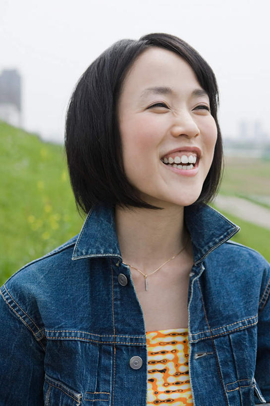 东方人,脸,头,脸颊,头发,一个人,站,竖图,室外,特写,白天,正面,草地,草坪,植物,道路,路,东京,日本,亚洲,仅一个年轻女性,仅一个女性,仅一个人,阴影,服装,朦胧,模糊,光线,影子,小路,交通,注视,休闲装,黄种人,肩膀,草,衣服,蓝色,绿色,黑色,蓝天,天空,阳光,天,观察,看,站着,休闲,休闲服,服饰,晴朗,观看,察看,夹克,关注,东亚,本州,万里无云,关东地方,本州岛,日本国,东京都,茄克,年轻女性,女人,女性,亚洲人,头部,直发,脸部,脸蛋,面部,晴空,晴空万里,站立,半身,彩图,短发