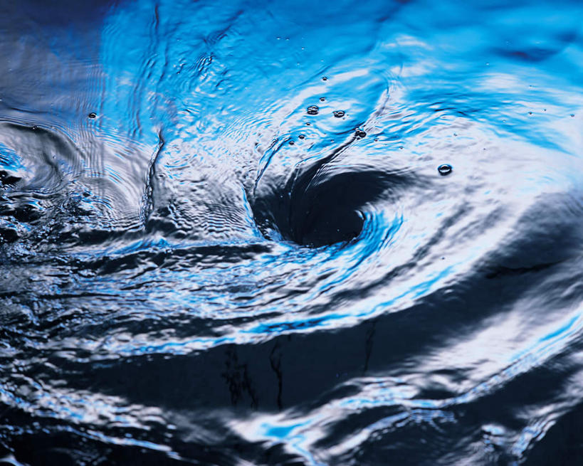 无人,横图,俯视,室内,特写,白天,水,阴影,波纹,飞溅,蓝色背景,溅,透明,反射,螺旋,液体,影子,气泡,水滴,涟漪,漩涡,水泡,水珠,水纹,泡泡,波浪,摄影,影棚,旋涡,圆弧,喷洒,水晕,彩图,高角度拍摄,影棚拍摄,拍摄