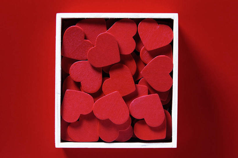 无人,横图,俯视,室内,特写,白天,爱情,兴奋,热情,静物,一堆,许多,阴影,堆叠,堆积,红色背景,爱心,反射,木制,木盒,影子,开放,浪漫,一个,红色,木制品,容器,健康,温暖,温馨,心形,奔放,恩爱,活力,积极,激情,摄影,朝气,影棚,单个,储藏,堆,暖色,吉祥,和睦,生命,储存,饱满,革命,热烈,赤色,充实,斗志,喜气,主动,心型,彩图,高角度拍摄,影棚拍摄,欢乐,拍摄,融洽,贮存