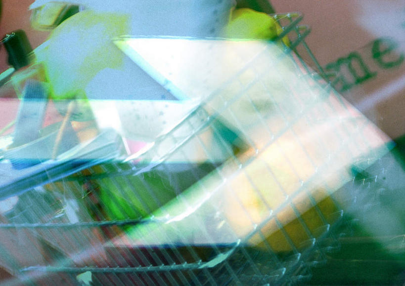 无人,横图,室内,白天,正面,数码,科技,超市,购物车,许多,阴影,网络,标志,商品,文字,字符,字母,高光,几何,计算机图形,合成,方向,标识,箭头,电脑合成图,数码合成图,指向,写实,具体,具象,簇,超级市场,大卖场,彩图