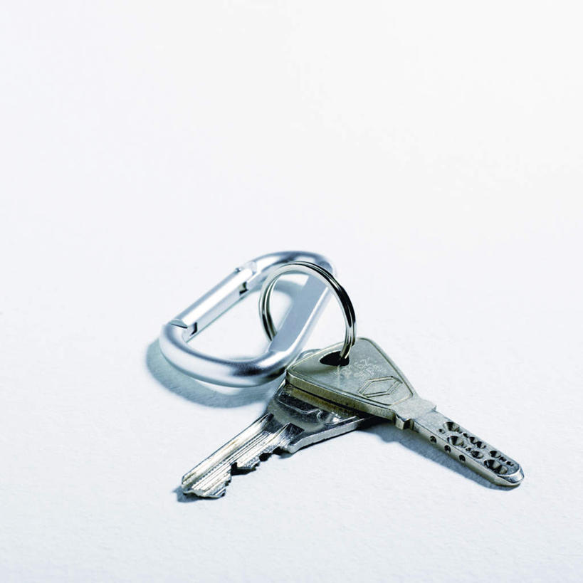 无人,方图,俯视,室内,特写,白天,白色背景,安全,静物,金属制品,阴影,反射,金属,影子,钥匙,钥匙圈,两个,一个,摄影,影棚,单个,保护,开启,保险,彩图,高角度拍摄,影棚拍摄,拍摄