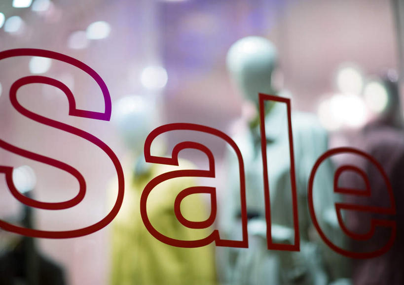 无人,商店,横图,室内,白天,仰视,购物,消费,窗户,落地窗,超市,橱窗,朦胧,模糊,标志,人造模特,文字,字符,字母,标识,玻璃窗,金融,百货,道具,英文字母,服装店,促销,选购,贸易,百货公司,服装模特,服饰店,模特道具,时装道具,展示道具,服装模特道具,陈列道具,血拼,彩图,低角度拍摄,购物商场,购物中心,商业中心