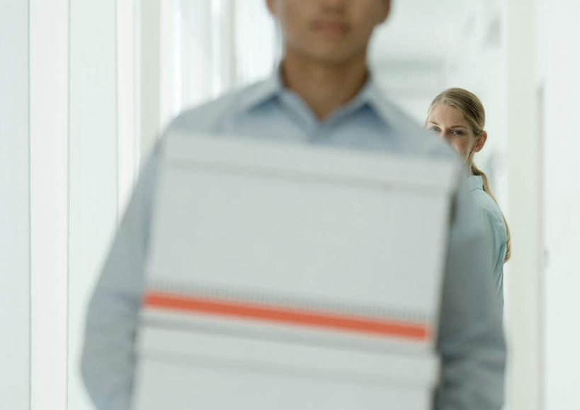 西方人,两个人,同事,商务人士,商务男性,商务女性,走,抱,横图,室内,白天,正面,衬衫,成功,合作,团队,集体,信心,太阳,窗户,落地窗,欧洲,欧洲人,阴影,套装,朦胧,模糊,光线,材料,档案,文件,影子,走廊,扭头,队伍,玻璃窗,阳光,资料,转身,抱着,领导,搂着,成就,文档,商务装,合伙,领袖,工薪阶层,男人,男性,年轻男性,年轻女性,女人,女性,白种人,白领,上班族,步行,搂,走路,半身,彩图,衬衣