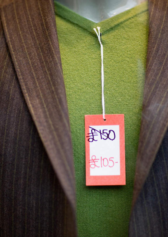 无人,商店,竖图,室外,白天,正面,毛衣,购物,消费,超市,阴影,朦胧,模糊,光线,标牌,标志,人造模特,数字,文字,影子,字符,字母,标识,绳子,金融,百货,阿拉伯数字,道具,英文字母,选购,贸易,百货公司,服装模特,模特道具,时装道具,展示道具,服装模特道具,陈列道具,血拼,彩图,绒衣,套衫,套头毛衣,线衣,店铺,购物商场,购物中心,商业中心,杂货店,杂货铺