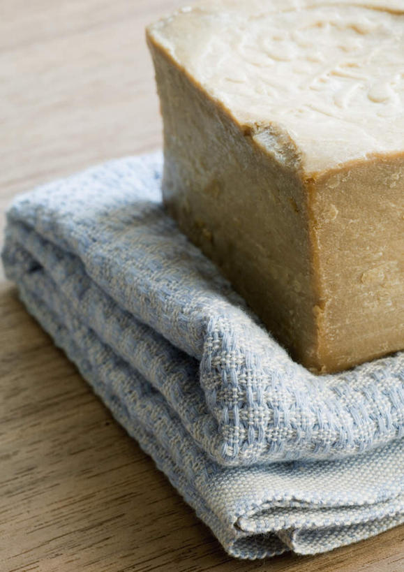 无人,竖图,俯视,室内,特写,白天,按摩,美容,桌面,桌子,护肤,纺织物,化妆品,肥皂,毛巾,香皂,日用品,洗浴用品,清洁,保养,享受,休闲,放松,SPA水疗,保健,温泉浴场,保暖,护肤品,舒缓,透气,养颜,防水,去污,紧肤,嫩肤,储水,耐磨,吸水,矿泉疗养地,洗涤,彩图,高角度拍摄,水疗