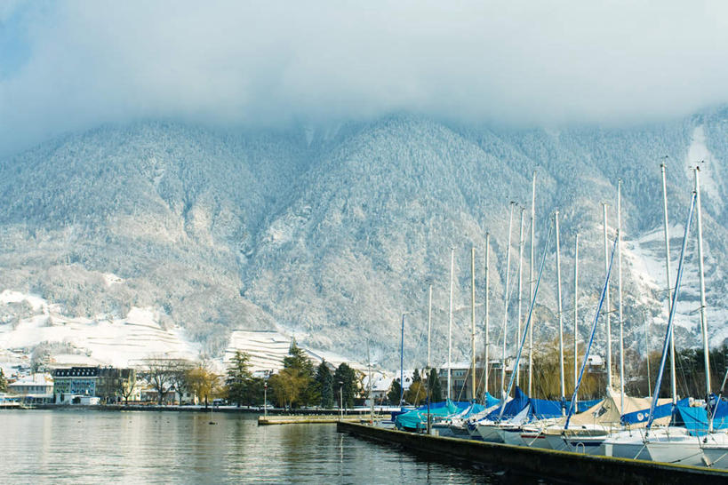 帆船,无人,家,码头,横图,室外,白天,正面,旅游,度假,湖,湖泊,美景,山,山脉,树林,水,植物,船,瑞士,欧洲,许多,房屋,屋子,湖面,景观,山峰,水流,水面,云,云朵,山峦,云彩,娱乐,楼房,住宅,树,树木,绿色,白云,自然,交通工具,湖水,群山,享受,休闲,景色,放松,生长,成长,自然风光,中欧,瑞士联邦,彩图,房子,摆渡口,埠头,渡口,渡头,货运码头