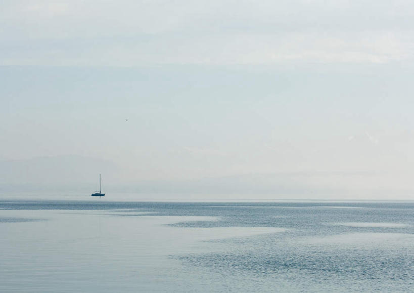 帆船,无人,横图,室外,白天,正面,旅游,度假,海浪,海洋,美景,船,一艘,景观,浪花,水平线,云,云朵,辽阔,海平线,云彩,娱乐,一个,蓝色,白云,蓝天,天空,自然,海水,交通工具,天,享受,休闲,广阔,景色,放松,晴朗,单个,一望无际,自然风光,海景,无边无际,一马平川,大海,风浪,海,海水的波动,近岸浪,涌浪,晴空,彩图,水天相接,水天一线