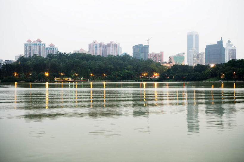 无人,高楼大厦,横图,室外,白天,正面,度假,河流,美景,水,植物,窗户,城市风光,城市,大厦,建筑,摩天大楼,广州,中国,亚洲,阴影,波纹,影子,河水,景观,水流,涟漪,娱乐,玻璃窗,树,树木,绿色,水纹,天空,自然,波浪,天,享受,休闲,景色,放松,生长,成长,东亚,广东,广东省,中华人民共和国,华南地区,省会,水晕,广州市,粤,彩图,大楼,高层建筑,高楼,摩天楼