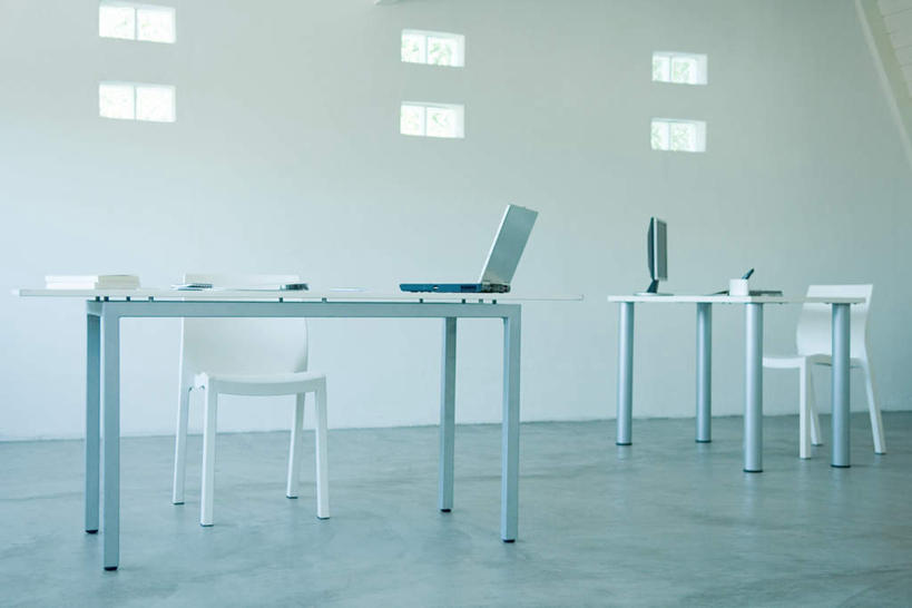 无人,办公室,家,横图,室内,白天,正面,电脑,笔记本电脑,显示器,鼠标,键盘,别墅,家具,装修,桌子,建筑,报纸,电话,手机,椅子,笔筒,欧式,阴影,装饰,光线,网络,笔,材料,瓷砖,档案,地砖,文件,影子,办公桌,房屋,墙,屋子,公寓,文件夹,地面,豪华,输入设备,通讯设备,建设,现代,装潢,洋房,楼房,墙壁,墙面,住宅,文具,白色,阳光,资料,室内装潢,台式电脑,明亮,无线,舒适,家居装潢,文档,通信设备,无线网络,房屋设计,地中海风格,古典风格,简约风格,资料夹,无线上网,便携式电脑,室内设计,输出设备,宽敞,办公家具,样板房装潢,手提电脑,设计,彩图,房子