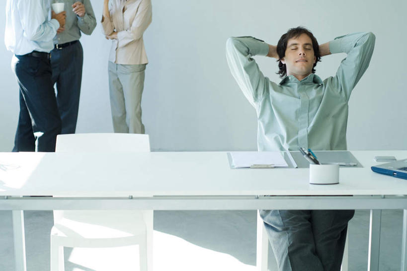 西方人,手,四个人,商务人士,商务男性,商务女性,办公室,站,坐,闭眼,说,横图,室内,白天,正面,衬衫,植物,别墅,窗户,家具,装修,桌子,建筑,椅子,笔筒,欧洲,欧式,欧洲人,握,阴影,套装,装饰,光线,笔,材料,瓷砖,档案,地砖,文件,影子,办公桌,房屋,墙,屋子,公寓,文件夹,地面,豪华,拿,拿着,注视,建设,现代,装潢,洋房,楼房,玻璃窗,墙壁,墙面,文具,树,树木,绿色,白色,阳光,自然,资料,室内装潢,观察,看,弯,站着,休息,手部,凝视,握着,生长,成长,查看,明亮,双手抱头,舒适,家居装潢,注意,关注,文档,商务装,房屋设计,地中海风格,古典风格,简约风格,资料夹,室内设计,工薪阶层,宽敞,办公家具,样板房装潢,交流,男人,男性,年轻男性,年轻女性,女人,女性,白种人,白领,上班族,设计,闭眼睛,闭着眼,闭着眼睛,沟通,讲话,交谈,说话,谈话,坐着,半身,彩图,衬衣,房子