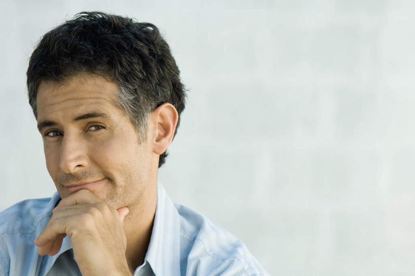 西方人,脸,头,脸颊,一个人,笑,微笑,横图,室内,特写,白天,白色背景,正面,衬衫,欧洲,欧洲人,仅一个男性,仅一个人,仅一个中年男性,撑,托腮,注视,观察,看,托,凝视,摄影,影棚,查看,注意,关注,托下巴,男人,男性,中年男性,白种人,头部,脸部,脸蛋,面部,半身,彩图,影棚拍摄,衬衣,拍摄