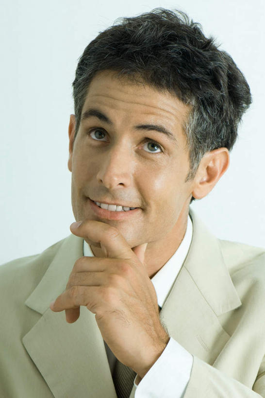 西方人,一个人,商务人士,商务男性,站,竖图,室内,特写,白天,白色背景,正面,衬衫,欧洲,欧洲人,仅一个男性,仅一个人,仅一个中年男性,撑,套装,托腮,注视,看,托,站着,皱眉,摄影,影棚,关注,托下巴,商务装,工薪阶层,男人,男性,中年男性,白种人,白领,上班族,抬头,仰头,站立,半身,彩图,影棚拍摄,衬衣,拍摄