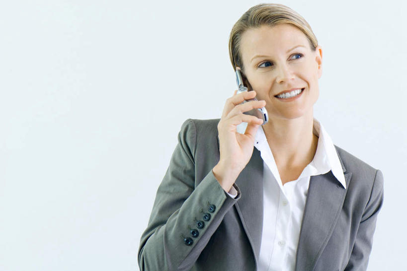 西方人,一个人,商务人士,商务女性,站,打电话,横图,室内,白天,白色背景,正面,电话,手机,欧洲,欧洲人,仅一个年轻女性,仅一个女性,仅一个人,套装,拿,拿着,通讯设备,站着,摄影,影棚,商务装,工薪阶层,交流,年轻女性,女人,女性,白种人,白领,上班族,沟通,通话,站立,半身,彩图,影棚拍摄,拍摄