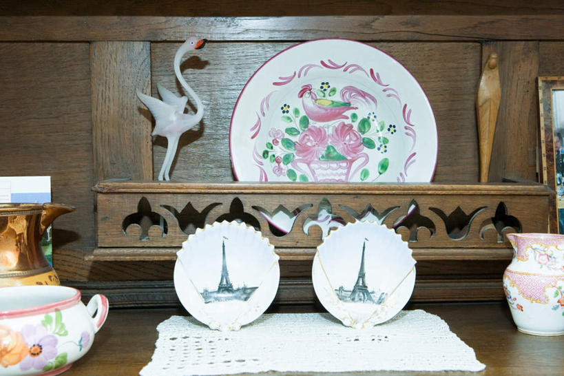 无人,站,横图,照片,室内,白天,正面,摆设,花瓶,一块,阴影,花纹,反射,布,雕像,影子,装饰品,两个,一个,白色,盘子,工艺品,站着,摄影,单个,古董,相片,站立,彩图,拍摄,照相