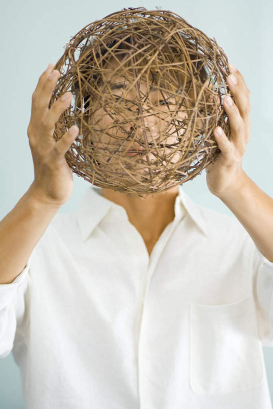 西方人,儿童,一个人,站,举,竖图,室内,特写,白天,白色背景,正面,衬衫,纯洁,欧洲,欧洲人,仅一个女性,仅一个人,编织,拿,拿着,注视,球,一个,小孩,蓝色,白色,围巾,看,托,站着,仅一个小孩,可爱,童年,童趣,摄影,影棚,单个,关注,童真,烂漫,无邪,天真,女孩,女人,女性,白种人,孩子,举起,举手,举着,向上举,向上伸,向上托,站立,半身,彩图,影棚拍摄,衬衣,拍摄,女生