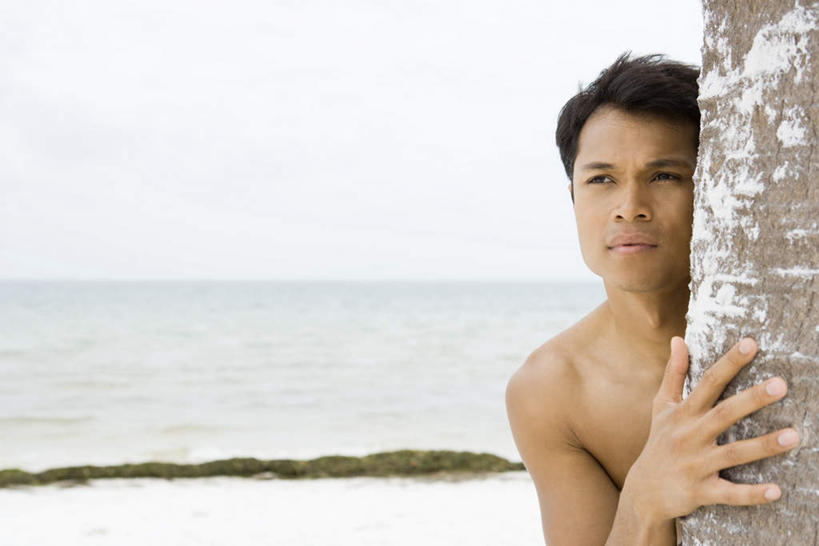 脸,头,脸颊,手,手掌,胸,赤膊,一个人,摸,竖图,室外,白天,正面,海洋,沙滩,树林,植物,仅一个男性,仅一个人,抚摸,朦胧,模糊,沙子,海岸,水平线,辽阔,海平线,沙地,注视,肩膀,树,树木,仅一个年轻男性,黑色,自然,海水,观察,看,广阔,躯干,手部,生长,成长,观看,好奇,一望无际,察看,关注,海景,无边无际,一马平川,男人,男性,年轻男性,头部,胸部,脸部,脸蛋,面部,大海,海,海滩,触摸,接触,半身,彩图,水天相接,水天一线,短发