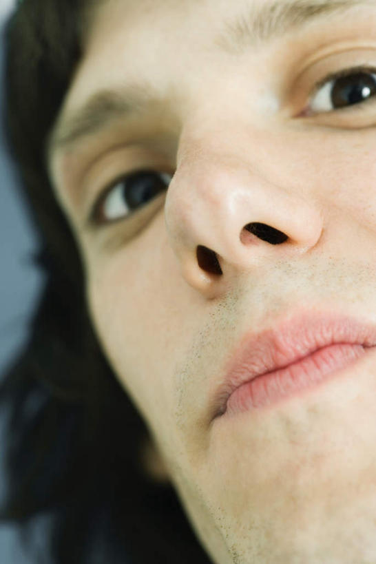 西方人,脸,头,眼睛,嘴,脸颊,头发,一个人,笑,微笑,竖图,室内,特写,白天,正面,欧洲,欧洲人,仅一个男性,仅一个人,灰色背景,棕色,仅一个年轻男性,摄影,影棚,愉悦,男人,男性,年轻男性,白种人,头部,长发,口,口腔,脸部,脸蛋,面部,嘴巴,嘴唇,半身,彩图,影棚拍摄,拍摄