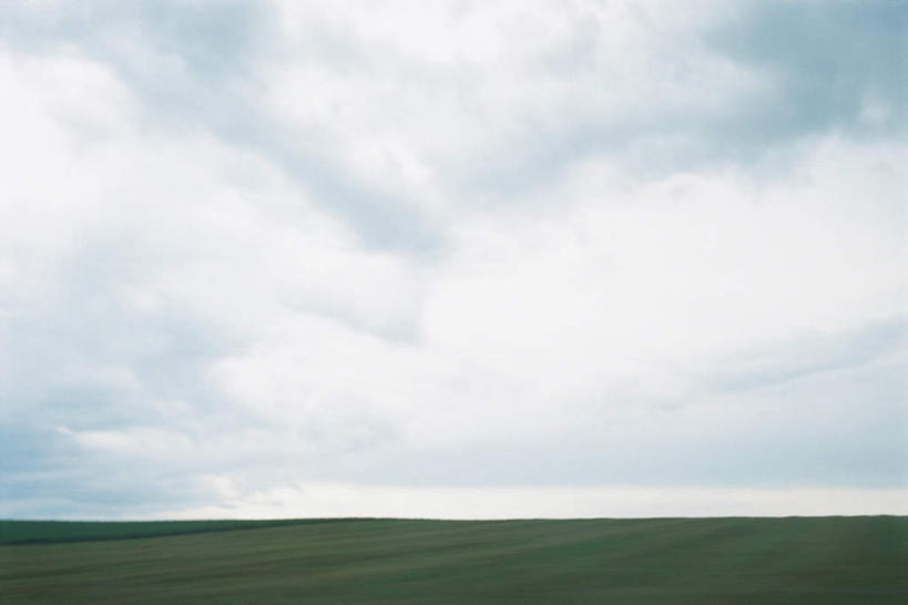 无人,横图,室外,白天,正面,旅游,度假,草地,草原,草坪,美景,植物,阴影,光线,影子,地平线,景观,云,云朵,辽阔,地面,云彩,娱乐,草,蓝色,绿色,白云,蓝天,天空,阳光,自然,平原,天,享受,休闲,广阔,景色,放松,一望无际,自然风光,延伸,天地相交,无边无际,一马平川,彩图