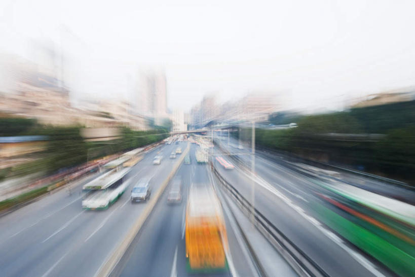 无人,家,栏杆,竖图,俯视,室外,白天,度假,美景,植物,城市风光,标志建筑,城市,大桥,道路,地标,建筑,立交桥,路,路灯,桥梁,指示牌,公路,公共汽车,摩托车,中国,亚洲,阴影,朦胧,模糊,光线,标志,影子,栅栏,房屋,屋子,景观,云,高架,建筑群,围栏,桥,灯光,分界线,巴士,停车线,公交车,交通,云彩,娱乐,标识,建设,护栏,楼房,住宅,车,灯,树,树木,绿色,白云,天空,阳光,自然,交通工具,天,享受,休闲,景色,放松,生长,成长,车行道,车行道分界线,照明设备,标线,东亚,车行线,中华人民共和国,马路,彩图,高角度拍摄,房子