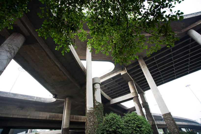 无人,横图,室外,白天,仰视,度假,美景,植物,城市风光,城市,大桥,立交桥,路灯,桥梁,指示牌,中国,亚洲,标志,景观,高架,桥,灯光,娱乐,标识,灯,树,树木,绿色,天空,自然,天,享受,休闲,景色,放松,生长,晴朗,成长,照明设备,东亚,万里无云,中华人民共和国,晴空,晴空万里,彩图,低角度拍摄