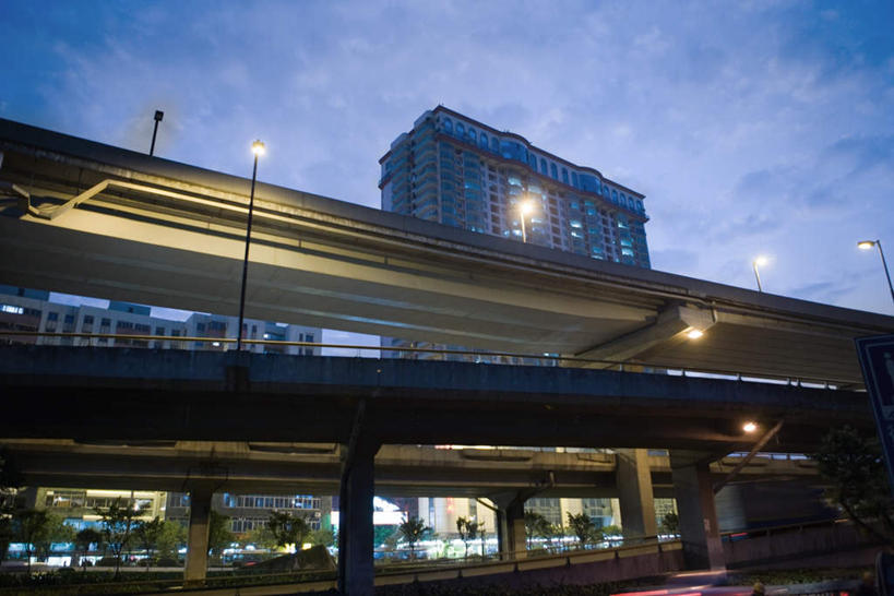 无人,高楼大厦,横图,室外,白天,仰视,度假,美景,日落,植物,城市风光,城市,大桥,大厦,建筑,立交桥,路灯,桥梁,指示牌,中国,亚洲,阴影,朦胧,模糊,光线,标志,文字,影子,景观,晚霞,霞光,落日,高架,桥,灯光,娱乐,标识,灯,树,树木,绿色,自然,黄昏,享受,休闲,景色,彩霞,放松,生长,成长,照明设备,东亚,中华人民共和国,夕照,夕阳,彩图,低角度拍摄,大楼,高层建筑,高楼,斜阳