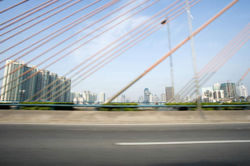 无人,家,高楼大厦,栏杆,竖图,室外,白天,仰视,度假,美景,城市风光,城市,大桥,大厦,建筑,立交桥,路灯,摩天大楼,桥梁,广州,中国,亚洲,阴影,朦胧,模糊,光线,影子,栅栏,房屋,屋子,景观,云,云朵,高架,建筑群,围栏,斜拉桥,桥,灯光,分界线,停车线,云彩,娱乐,护栏,楼房,住宅,灯,蓝色,白云,蓝天,天空,阳光,天,享受,休闲,景色,放松,晴朗,车行道,车行道分界线,照明设备,标线,东亚,车行线,广东,广东省,中华人民共和国,华南地区,省会,广州市,粤,晴空,彩图,低角度拍摄,房子,大楼,高层建筑,高楼,摩天楼