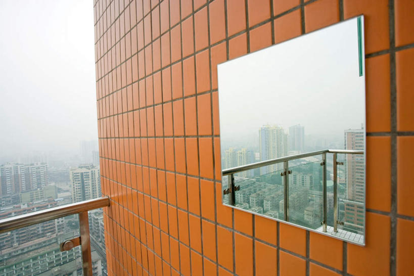 无人,栏杆,竖图,俯视,室外,特写,白天,度假,美景,雾,城市风光,城市,玻璃,中国,亚洲,朦胧,模糊,反射,瓷砖,栅栏,墙,景观,云,围栏,娱乐,护栏,墙壁,墙面,白云,天空,天,享受,休闲,橙色,景色,放松,迷雾,镜面,东亚,中华人民共和国,大雾,彩图,高角度拍摄