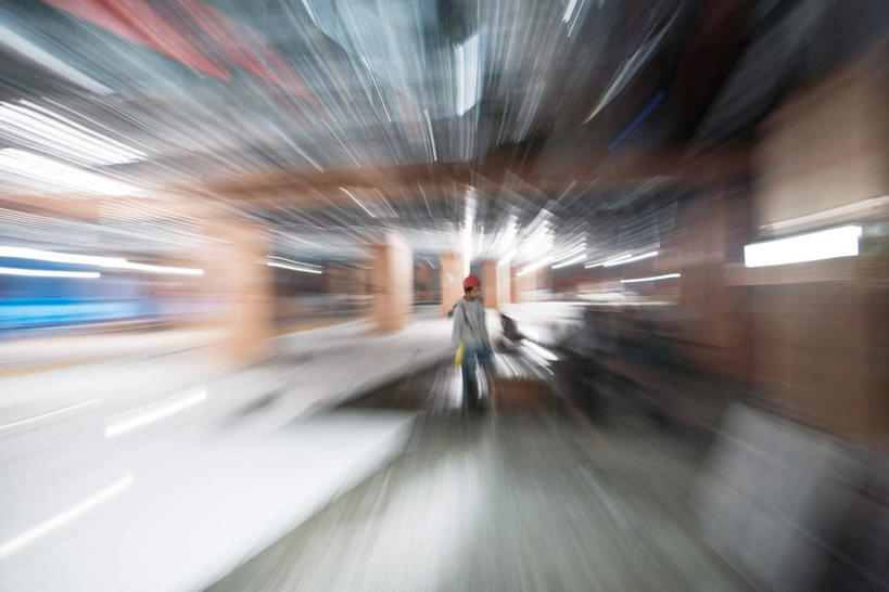 东方人,一个人,站,横图,室外,白天,工作服,制服,植物,中国,亚洲,仅一个男性,仅一个人,仅一个中年男性,朦胧,模糊,瓷砖,地砖,地面,注视,黄种人,树,树木,施工,背面,绿色,天空,自然,建筑工地,天,观察,看,站着,生长,成长,观看,察看,关注,东亚,中华人民共和国,地盘,建筑地盘,施工地盘,工作制服,男人,男性,中年男性,亚洲人,站立,彩图,全身,工作套服,工地