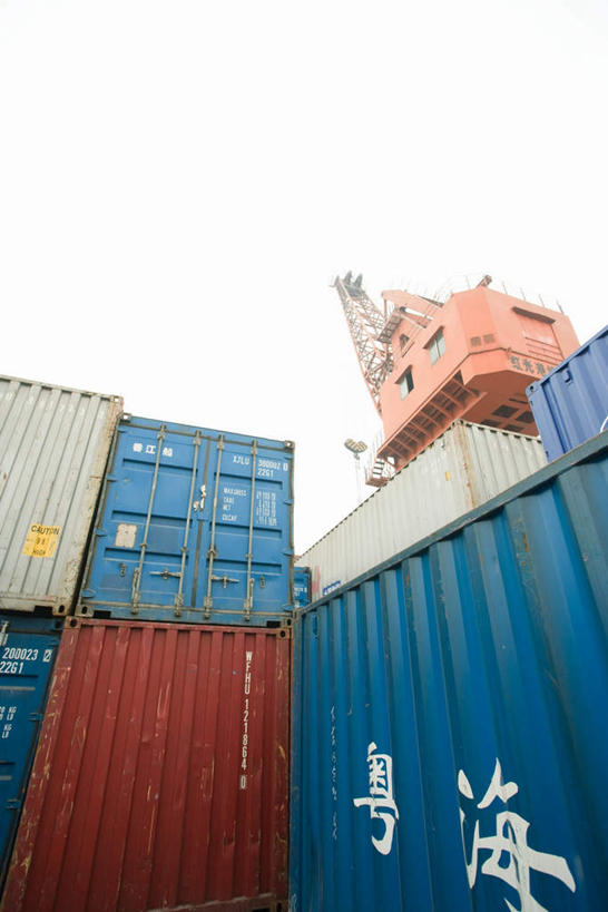 无人,码头,竖图,室外,白天,仰视,度假,技术,美景,城市风光,城市,港口,建筑,中国,亚洲,景观,云,云朵,集装箱,云彩,娱乐,设备,货柜,吊车,施工,白云,蓝天,天空,箱子,交通工具,天,享受,休闲,机械,起重机,景色,放松,运输,工程,载具,东亚,物流,中华人民共和国,工作车,施工车,汽车吊,彩图,低角度拍摄,摆渡口,埠头,渡口,渡头,港湾,海港,货运码头,口岸,商港