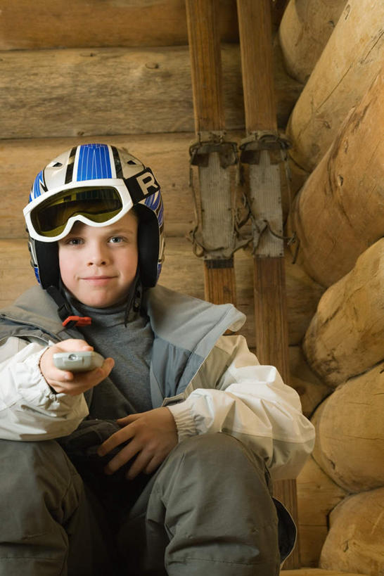 西方人,儿童,一个人,木屋,坐,笑,微笑,竖图,室内,白天,正面,纯洁,安全,欧洲,欧洲人,仅一个男性,仅一个人,一副,敲打,木制,木头,头盔,眼镜,墙,防护,输入,墙壁,墙面,小孩,遥控器,仅一个小孩,可爱,童年,童趣,观看,护目镜,保护,点击,敲击,雪橇,保险,滑雪服,童真,烂漫,无邪,保全,周全,安稳,安定,安全防护眼镜,平安,天真,按键,男孩,男人,男性,白种人,孩子,坐着,半身,彩图,茅舍,茅屋,棚屋,小木屋,小屋,防护眼镜,男生