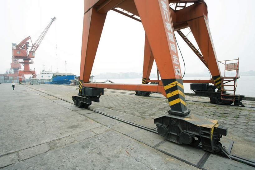 无人,码头,横图,室外,特写,白天,仰视,度假,技术,美景,城市风光,城市,道路,港口,建筑,路,公路,船,中国,亚洲,景观,云,云朵,集装箱,交通,云彩,娱乐,设备,吊车,施工,白云,蓝天,天空,交通工具,天,享受,休闲,机械,起重机,景色,放松,工程,舟,载具,东亚,中华人民共和国,工作车,施工车,汽车吊,马路,彩图,低角度拍摄,摆渡口,埠头,渡口,渡头,港湾,海港,货运码头,口岸,商港