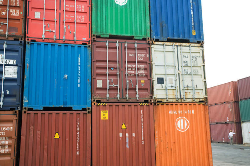 无人,码头,竖图,室外,白天,仰视,度假,美景,城市风光,城市,道路,港口,路,公路,一堆,一排,许多,堆叠,堆积,整齐,景观,云,云朵,集装箱,交通,云彩,娱乐,货柜,排列,白云,蓝天,天空,箱子,天,享受,休闲,景色,放松,运输,堆,队列,物流,马路,彩图,低角度拍摄,摆渡口,埠头,渡口,渡头,港湾,海港,货运码头,口岸,商港