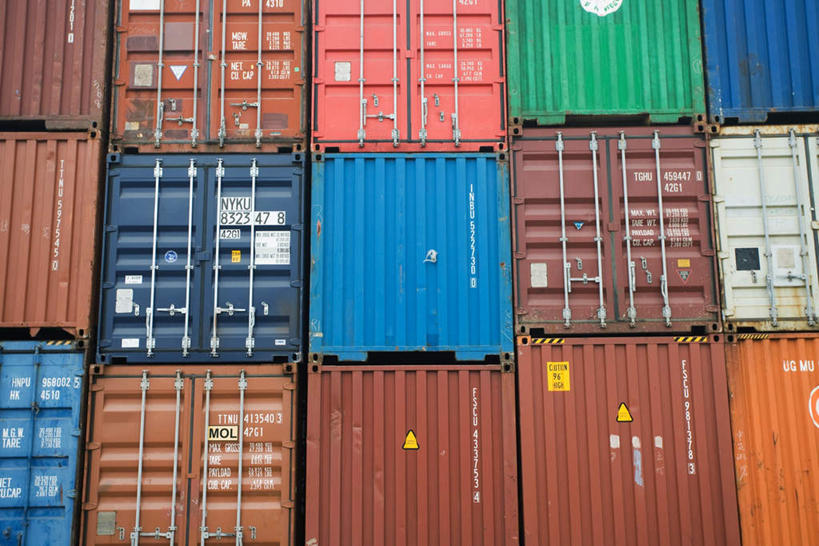 无人,码头,竖图,室外,特写,白天,仰视,度假,美景,城市风光,城市,道路,港口,路,公路,一堆,一排,许多,堆叠,堆积,整齐,景观,集装箱,交通,娱乐,货柜,排列,箱子,享受,休闲,景色,放松,运输,堆,队列,物流,马路,彩图,低角度拍摄,摆渡口,埠头,渡口,渡头,港湾,海港,货运码头,口岸,商港