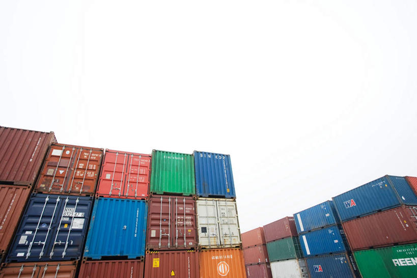 无人,码头,竖图,室外,白天,仰视,度假,美景,城市风光,城市,道路,港口,路,公路,一堆,一排,许多,堆叠,堆积,整齐,景观,云,云朵,集装箱,交通,云彩,娱乐,货柜,排列,白云,蓝天,天空,箱子,天,享受,休闲,景色,放松,运输,堆,队列,物流,马路,彩图,低角度拍摄,摆渡口,埠头,渡口,渡头,港湾,海港,货运码头,口岸,商港