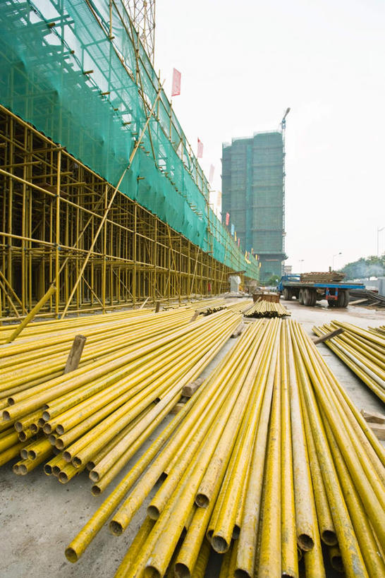 无人,高楼大厦,竖图,室外,白天,仰视,度假,建材,技术,美景,城市风光,标志建筑,城市,大厦,地标,建筑,中国,亚洲,许多,钢铁,景观,建筑群,娱乐,设备,建设,吊车,施工,天空,交通工具,天,享受,休闲,机械,起重机,钢管,景色,放松,晴朗,工程,载具,东亚,万里无云,中华人民共和国,工作车,施工车,汽车吊,晴空,晴空万里,彩图,低角度拍摄,大楼,高层建筑,高楼