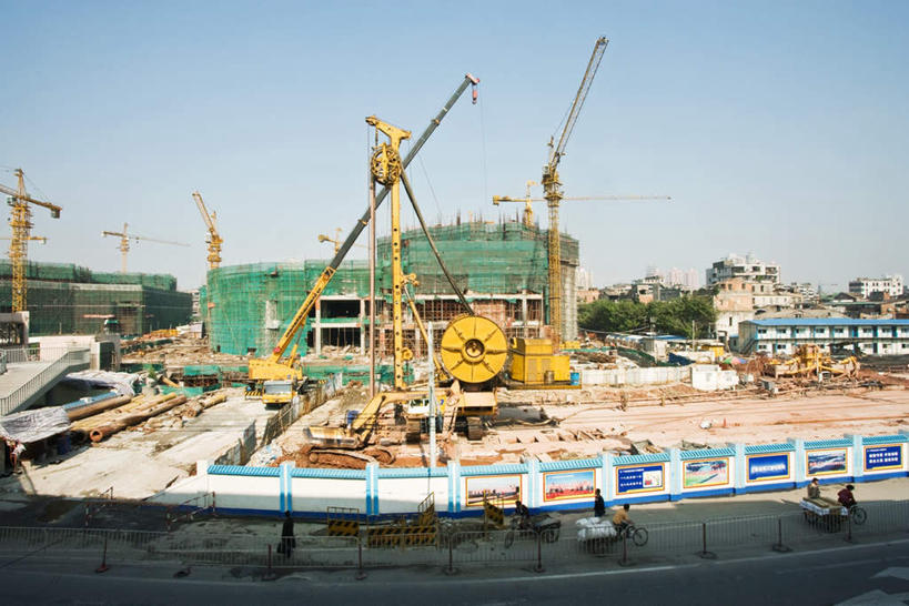 东方人,伙伴,朋友,工厂,高楼大厦,栏杆,坐,横图,俯视,室外,白天,友谊,合作,团队,植物,楼梯,大厦,建筑,摩天大楼,自行车,亚洲,三辆,阴影,朦胧,模糊,光线,扶手,网,影子,阶梯,三轮车,地面,许多人,黄种人,护栏,脚手架,台阶,车,脚踏车,树,树木,骑,绿色,天空,阳光,自然,交通工具,天,一群人,起重机,战略,生长,成长,联合,合谋,配合,协作,男人,男性,年轻男性,亚洲人,坐着,彩图,高角度拍摄,全身,大楼,高层建筑,高楼,工地,摩天楼,制造厂