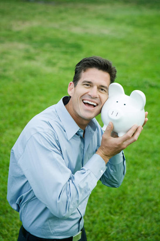 西方人,头发,一个人,站,捧,笑,微笑,露齿笑,竖图,俯视,室外,白天,衬衫,欧洲,欧洲人,仅一个男性,仅一个人,陶瓷,注视,仅一个年轻男性,一个,黑色,容器,看,站着,张嘴,储蓄罐,器皿,储蓄,存钱,金融,理财,经济,单个,资金,存钱罐,存款,流通,张大嘴巴,贸易,贮钱罐,储钱罐,扑满,男人,男性,年轻男性,白种人,张开嘴,端,端着,捧着,手捧,站立,半身,彩图,高角度拍摄,衬衣