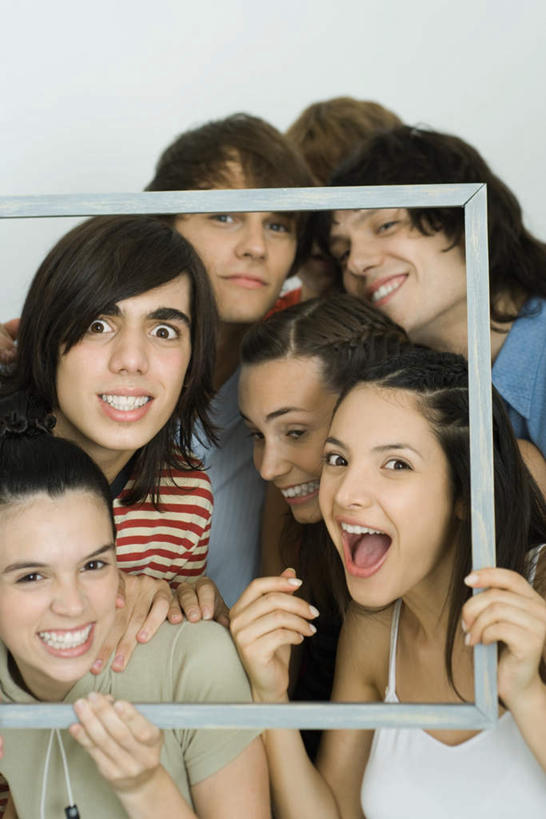 西方人,伙伴,同事,朋友,站,闭眼,笑,微笑,露齿笑,竖图,室内,白天,白色背景,正面,友谊,成功,合作,团队,集体,信心,欧洲,欧洲人,握,咬,墙,许多人,拿,拿着,注视,休闲装,队伍,墙壁,墙面,画框,排列,一个,框架,看,倚靠,站着,张嘴,一群人,休闲,休闲服,握着,摄影,影棚,单个,咬着,领导,成就,队列,瞪眼,合伙,领袖,张大嘴巴,友情,男人,男性,年轻男性,年轻女性,女人,女性,白种人,张开嘴,闭眼睛,闭着眼,闭着眼睛,抬头,仰头,站立,半身,彩图,影棚拍摄,拍摄