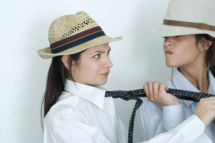 西方人,脸,头,脸颊,两个人,伙伴,朋友,站,拉,笑,微笑,露齿笑,横图,室内,特写,白天,白色背景,正面,衬衫,友谊,帽子,欧洲,欧洲人,握,领带,注视,肩膀,相视,两个,嘟嘴,看,站着,面对面,撅嘴,握着,摄影,影棚,对视,扯,相对,相看,友情,年轻女性,女人,女性,白种人,头部,脸部,脸蛋,面部,站立,半身,彩图,影棚拍摄,衬衣,拍摄