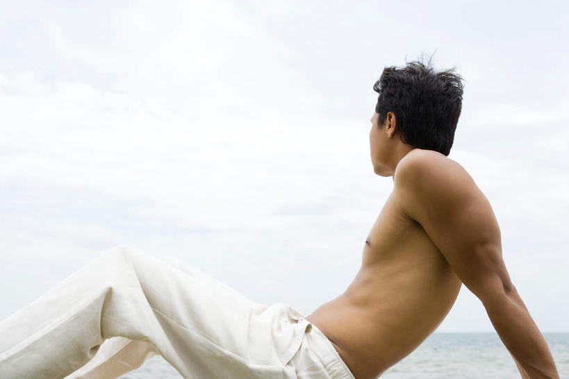 西方人,一个人,坐,横图,室外,白天,仰视,度假,海浪,海洋,美景,欧洲,欧洲人,仅一个男性,仅一个人,撑,景观,浪花,娱乐,裸露,仅一个年轻男性,自然,海水,享受,休闲,景色,放松,撑着,自然风光,裸,海景,男人,男性,年轻男性,白种人,大海,风浪,海,海水的波动,近岸浪,涌浪,坐着,半身,彩图,低角度拍摄