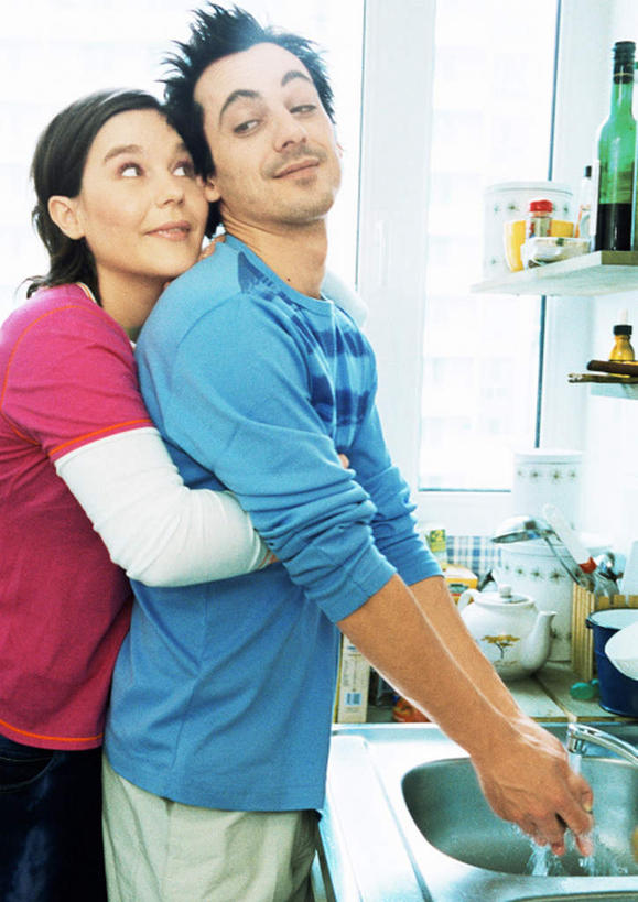 西方人,两个人,夫妻,站,抱,竖图,室内,白天,侧面,爱情,厨房,欧洲,欧洲人,水槽,浪漫,站着,恩爱,恋人,抱着,搂着,男人,男性,年轻男性,年轻女性,女人,女性,白种人,情侣,搂,搂抱,站立,半身,彩图,灶间,伴侣