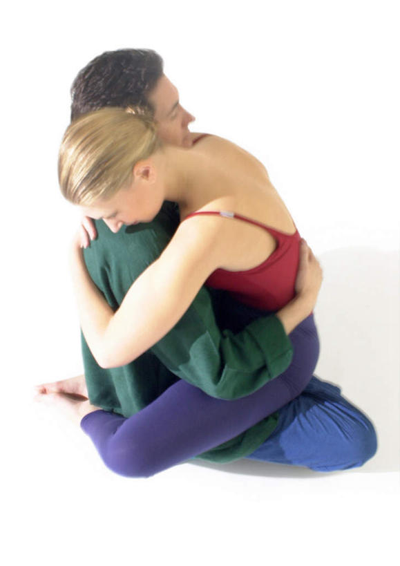 西方人,两个人,伙伴,朋友,坐,抱,竖图,俯视,室内,白天,白色背景,友谊,欧洲,欧洲人,朦胧,模糊,恋人,摄影,影棚,抱着,搂着,友情,男人,男性,年轻男性,年轻女性,女人,女性,白种人,情侣,搂,搂抱,坐着,彩图,高角度拍摄,全身,影棚拍摄,拍摄,伴侣