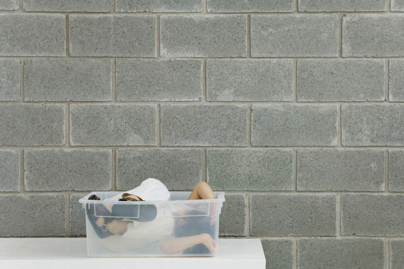 西方人,儿童,一个人,躺,横图,室内,白天,侧面,纯洁,柜子,欧洲,欧洲人,仅一个女性,仅一个人,服装,篮子,墙,休闲装,墙壁,墙面,小孩,衣服,橱柜,仅一个小孩,休闲,休闲服,可爱,童年,童趣,服饰,童真,烂漫,无邪,天真,女孩,女人,女性,白种人,孩子,躺着,彩图,全身,女生