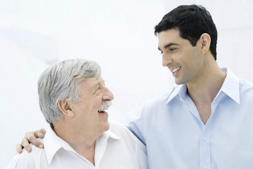 西方人,两个人,父亲,儿子,站,笑,微笑,露齿笑,横图,室内,白天,白色背景,正面,衬衫,欧洲,欧洲人,注视,蓝色,白色,观察,看,站着,温暖,温馨,父子,父爱,摄影,影棚,搭肩,观看,和睦,察看,关注,老年男性,男人,男性,年轻男性,白种人,站立,半身,彩图,影棚拍摄,衬衣,拍摄,融洽