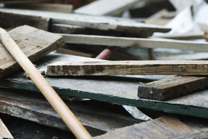 无人,横图,俯视,室外,特写,白天,建筑,一堆,许多,阴影,堆叠,堆积,朦胧,模糊,光线,材料,木板,木条,木头,影子,阳光,堆,彩图,高角度拍摄