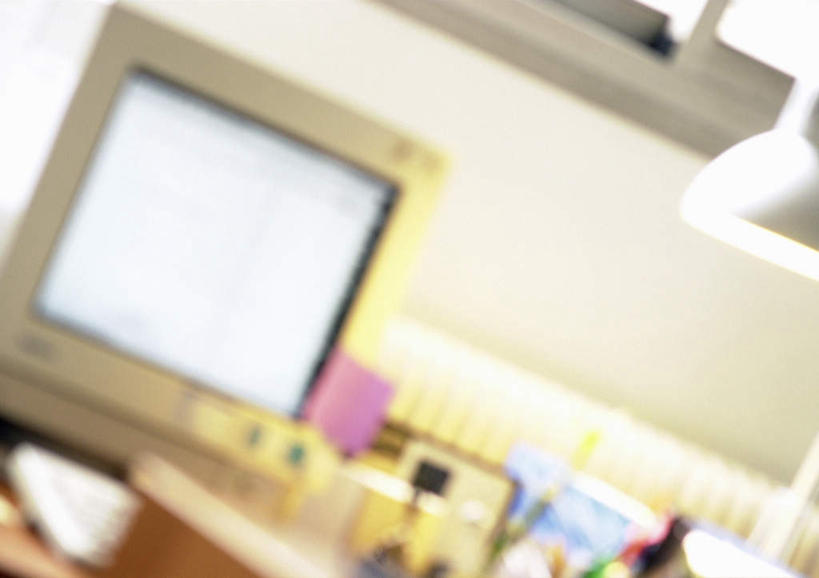 无人,办公室,横图,室内,特写,白天,正面,电脑,显示器,鼠标,键盘,家具,静物,照明,网络,灯光,输入设备,通讯设备,吊灯,灯,灯具,台式电脑,一台,喷剂,照亮,照明设备,通信设备,输出设备,办公家具,彩图