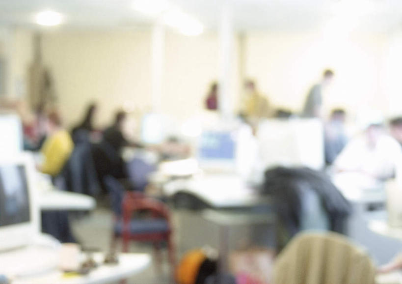 西方人,同事,商务人士,商务男性,商务女性,办公室,横图,室内,白天,正面,衬衫,成功,合作,团队,集体,信心,电脑,显示器,鼠标,键盘,家具,桌子,椅子,欧洲,欧洲人,套装,朦胧,模糊,网络,办公桌,木椅,许多人,输入设备,通讯设备,队伍,会议椅,一群人,台式电脑,办公椅,领导,成就,通信设备,商务装,合伙,领袖,工薪阶层,输出设备,办公家具,商务椅,培训椅,男人,男性,年轻男性,年轻女性,女人,女性,白种人,白领,上班族,半身,彩图,衬衣