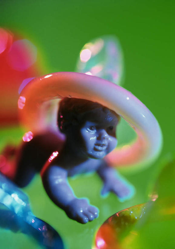 婴儿,儿童,无人,竖图,室内,特写,白天,正面,游戏,纯洁,安全,计划,静物,玩具,绿色背景,朦胧,模糊,玩,娱乐,一个,小孩,粉色,红色,蓝色,趴着,四个,休闲,可爱,益智,摄影,活泼,影棚,单个,活动,避孕套,控制,避孕,安全套,发泄,消遣,智力,宝宝,保险,预防,纯真,烂漫,无邪,保险套,宣泄,计划生育,可靠,少生,晚婚,晚育,优生,伶俐,天真,孩子,趴,玩耍,嬉戏,彩图,影棚拍摄,拍摄