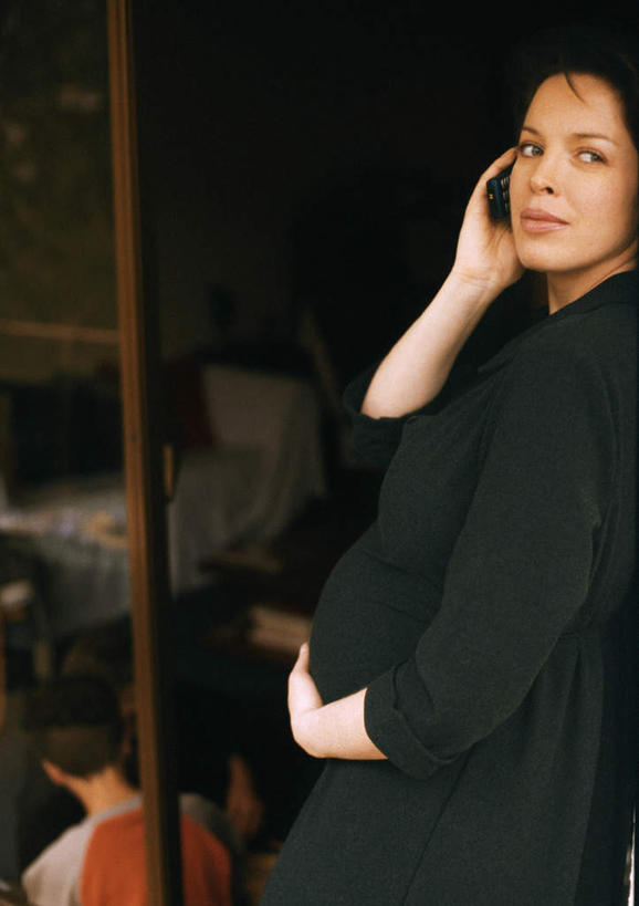 西方人,一个人,站,打电话,竖图,室内,白天,侧面,电话,手机,欧洲,欧洲人,仅一个年轻女性,仅一个女性,仅一个人,拿,拿着,通讯设备,站着,交流,年轻女性,女人,女性,白种人,沟通,通话,站立,半身,彩图