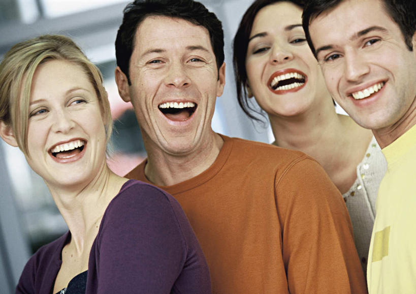 西方人,四个人,同事,商务人士,商务男性,商务女性,办公室,站,笑,微笑,露齿笑,横图,室内,白天,正面,衬衫,成功,合作,团队,集体,信心,欧洲,欧洲人,套装,领带,队伍,站着,领导,成就,商务装,合伙,领袖,工薪阶层,男人,男性,年轻男性,年轻女性,女人,女性,白种人,年轻人,白领,上班族,站立,半身,彩图,衬衣